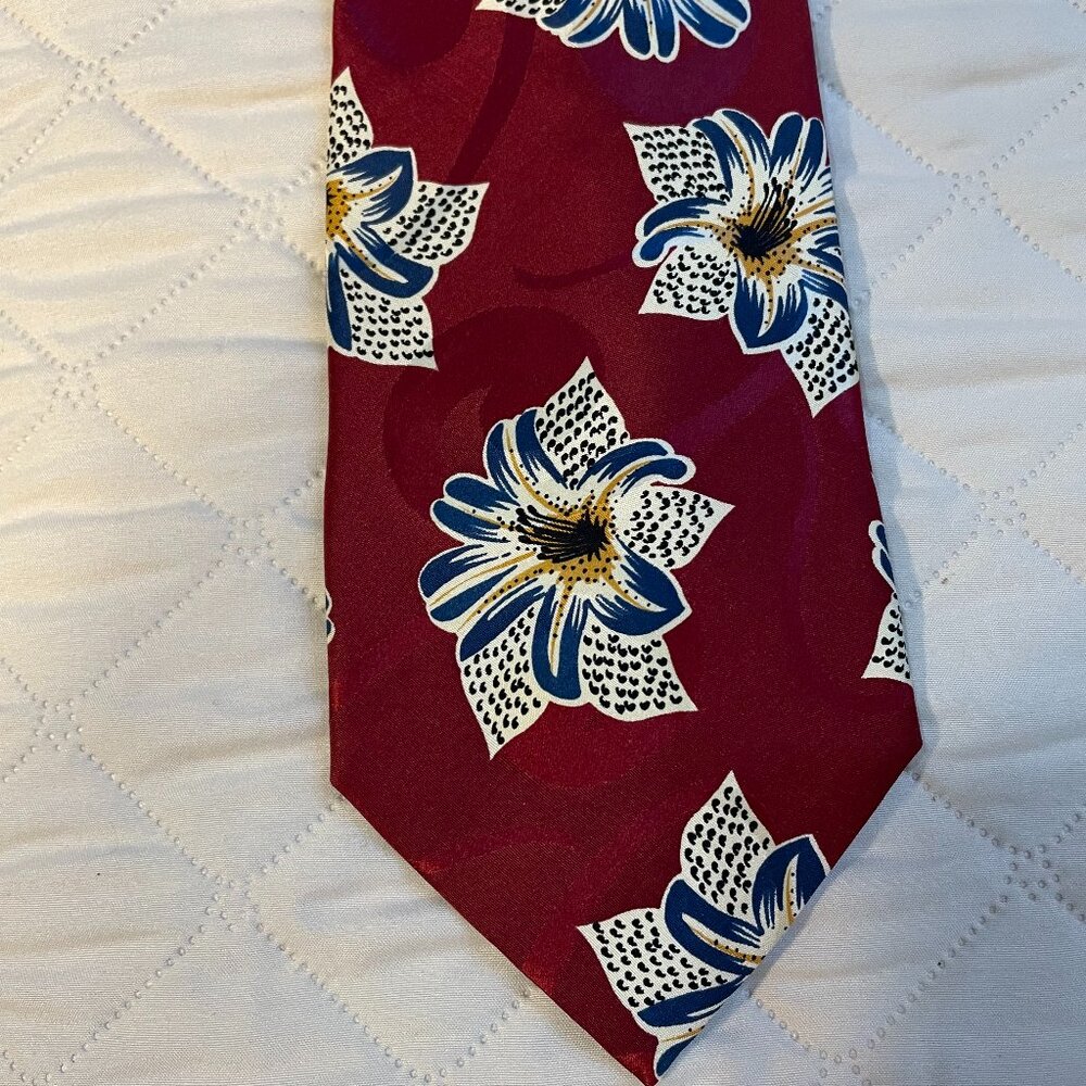 Vintage Hugo Boss 100% Silk Tie in Burgundy with large flowers in Cream & Blue